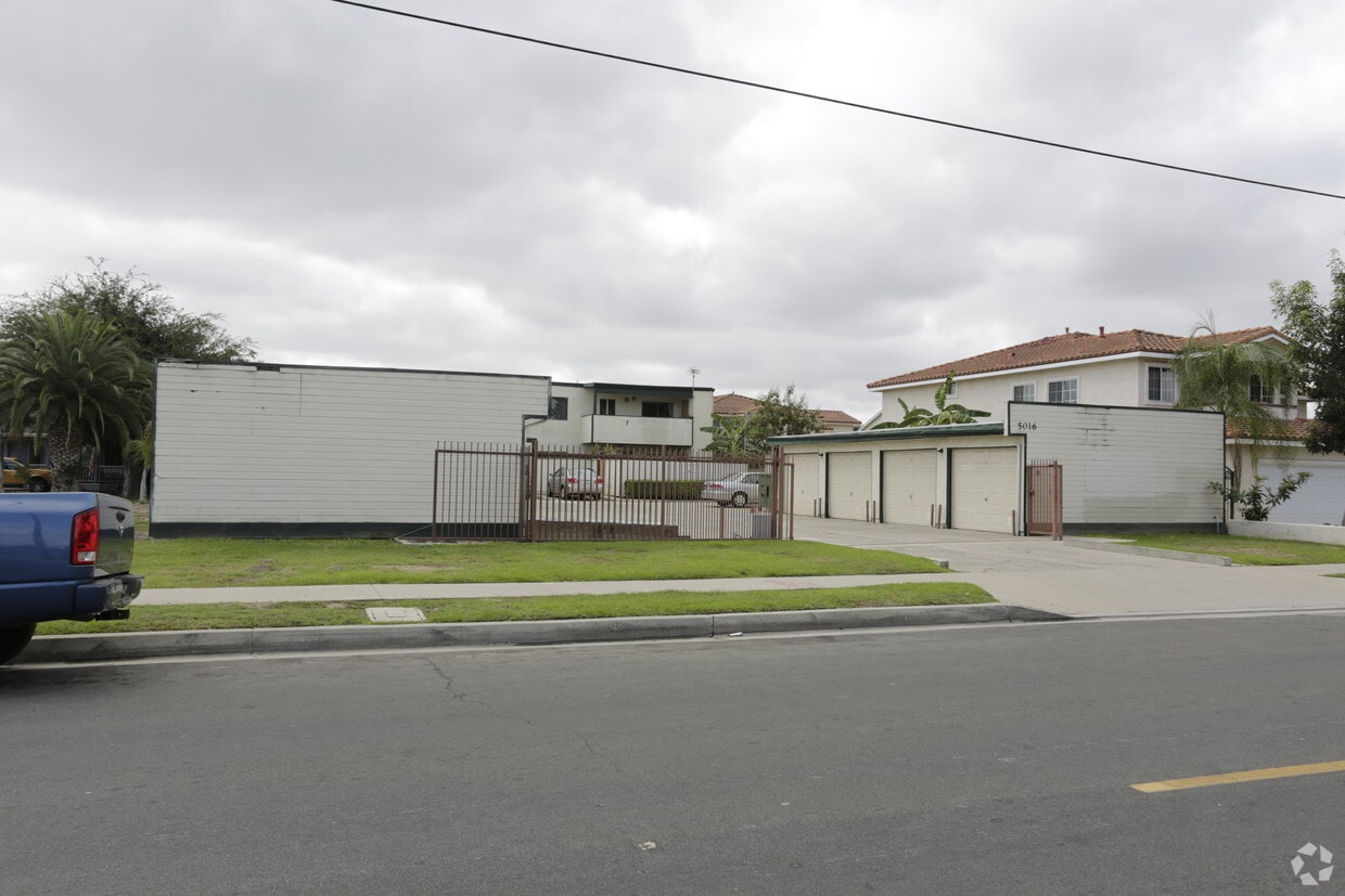 Foto del edificio - 5016 W 5th St