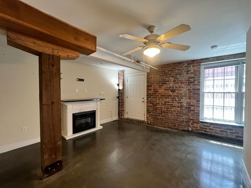 Foto principal - 1321 1/2 E. Main St.