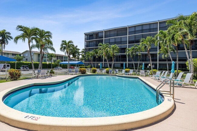 Foto del edificio - 720 E Ocean Ave
