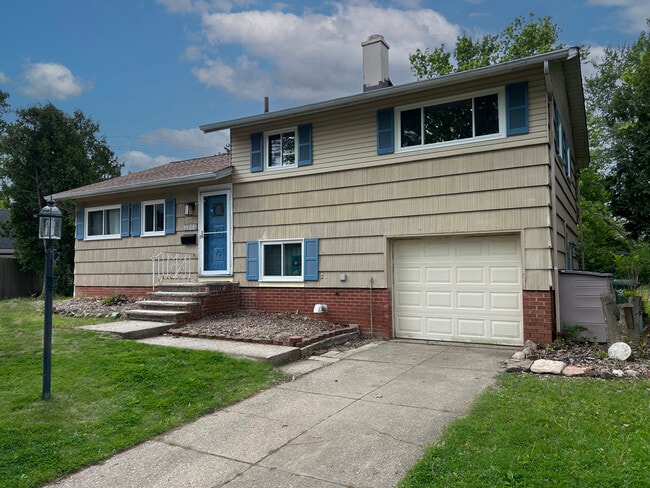Building Photo - 5946 Calamie Dr