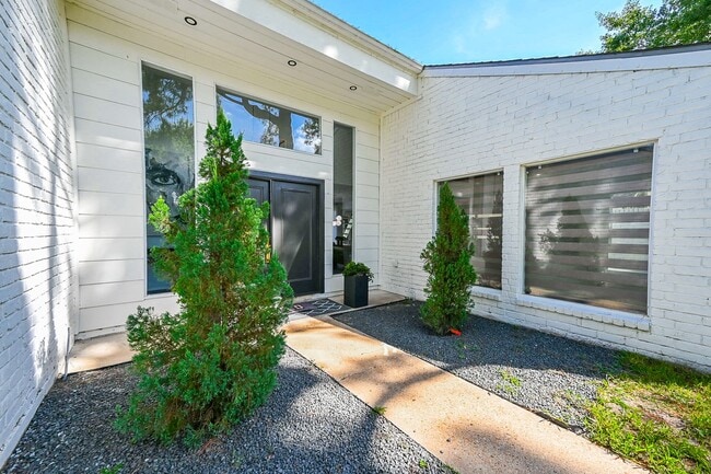 Foto del edificio - 4627 Turf Valley Dr