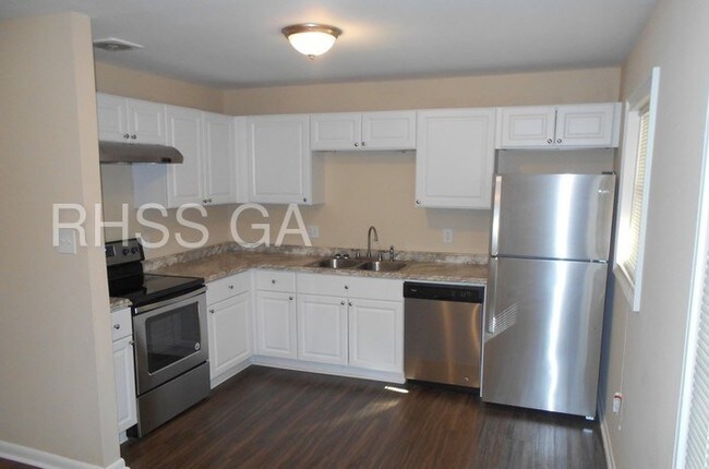 Building Photo - 278 Longleaf Dr SE
