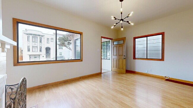 Foto del edificio - Freshly Updated 2BR Home with Garage, Outd...