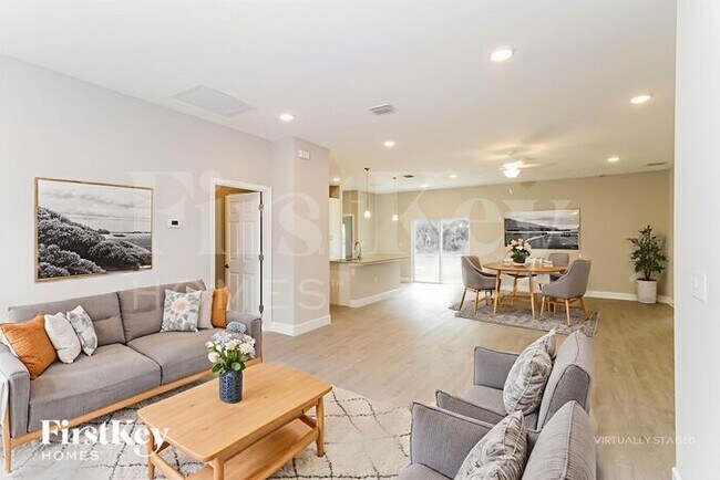 Building Photo - 3021 Tropical Cir SE