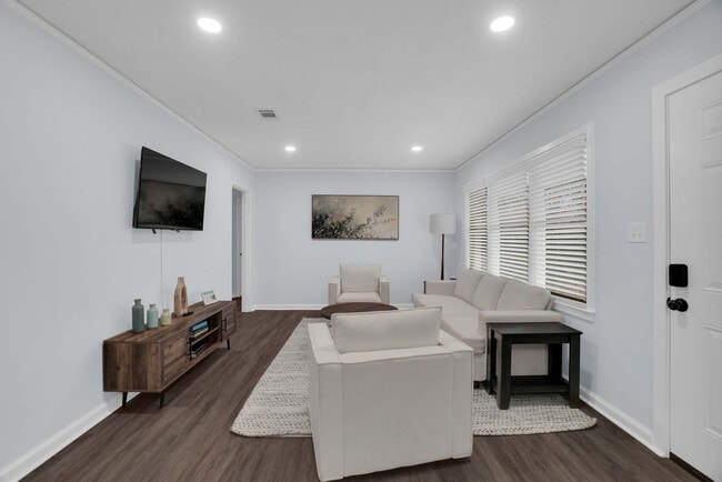 Building Photo - 610 S Georgetown Dr