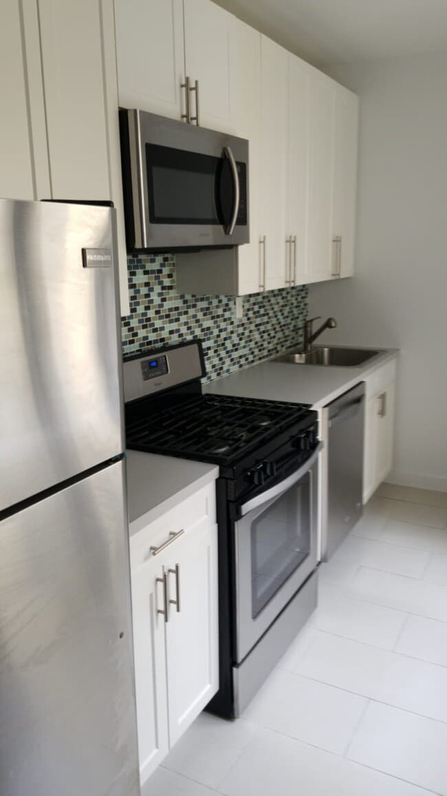 Building Photo - 30 33rd St