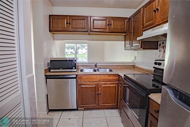 Foto del edificio - 4295 NW 114th Terrace