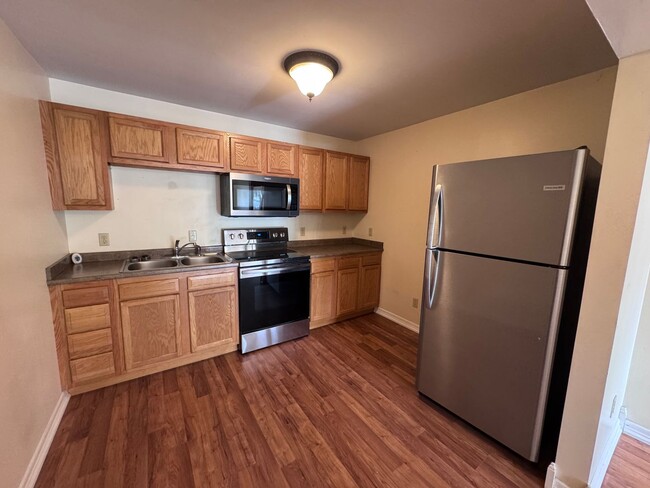 Building Photo - All Inclusive 1 Bed 1 Bath in Hazel