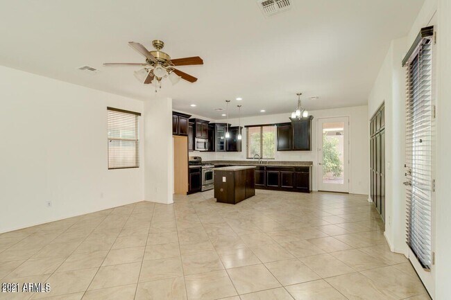 Building Photo - 1705 W Pelican Dr