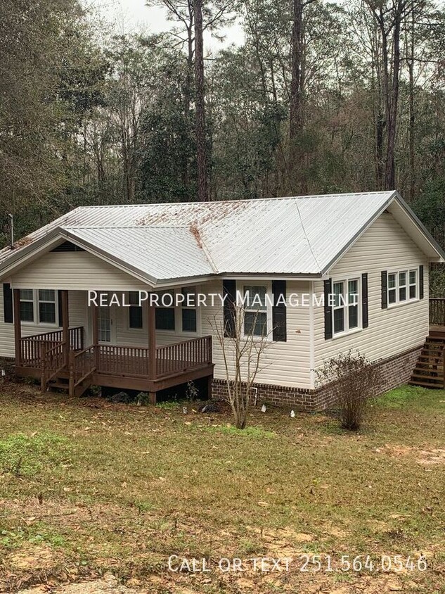 Primary Photo - 2 Bedroom 1 Bath Remodeled Home off Moffet...