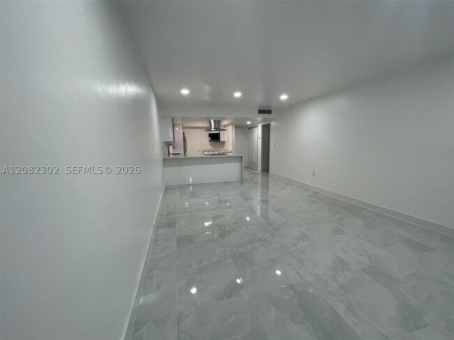 Building Photo - 1351 NE Miami Gardens Dr