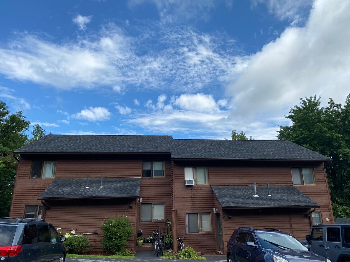 Primary Photo - 122 Village Heights Rd