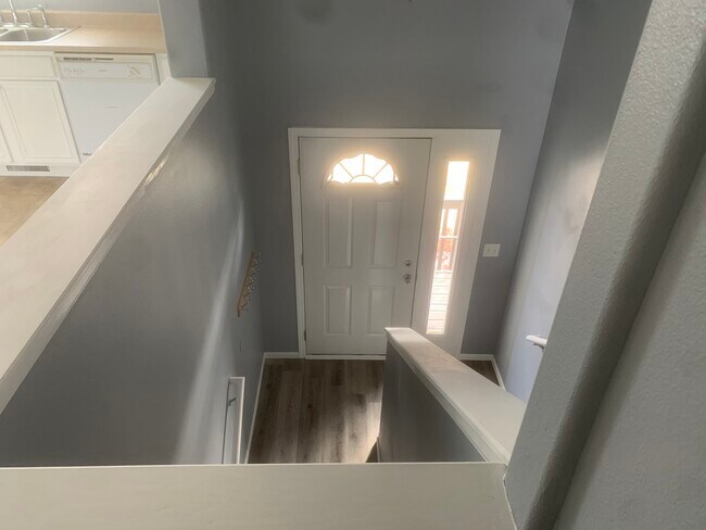 Building Photo - 1565 Deerfield Dr