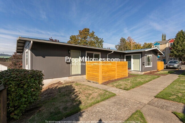 Building Photo - Updated Two Bedroom Unit w/ St Johns Views!