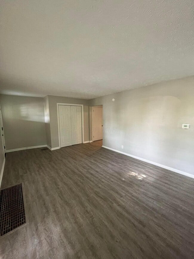 Building Photo - 11 E Kelso Rd