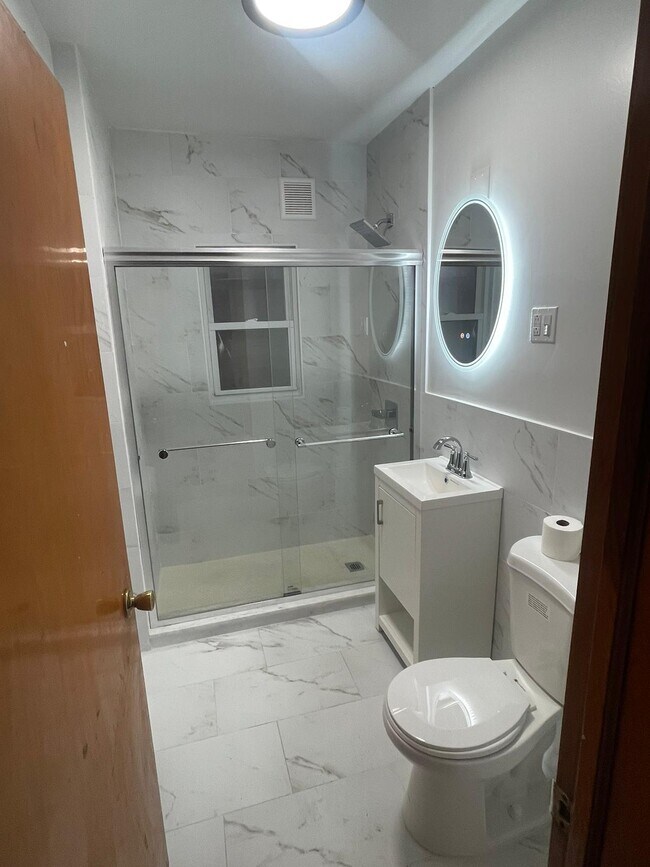 Bathroom - 711 Schuyler Ave