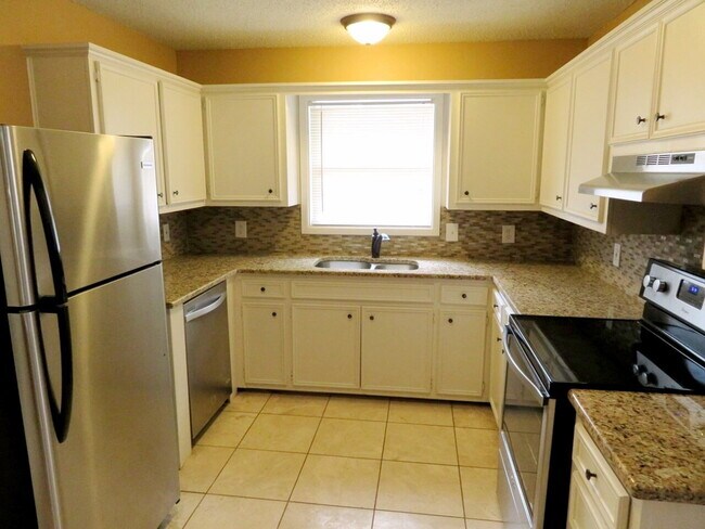 Building Photo - Minutes From The Medical District & Texas Tech Campus!