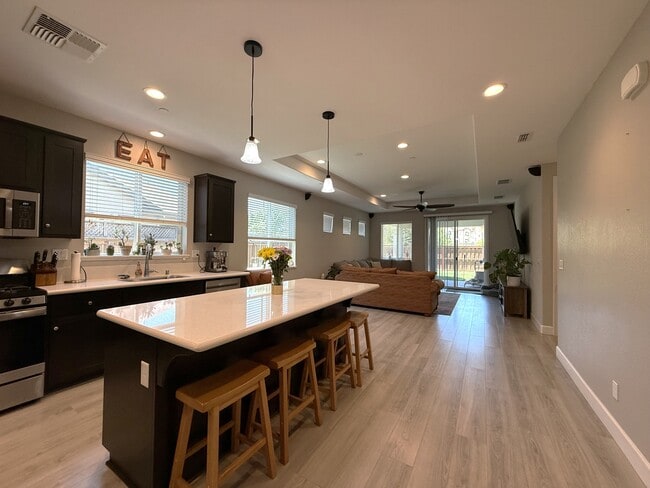 Building Photo - 3493 Rogue River Dr