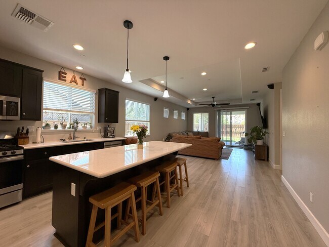Foto del edificio - 3493 Rogue River Dr
