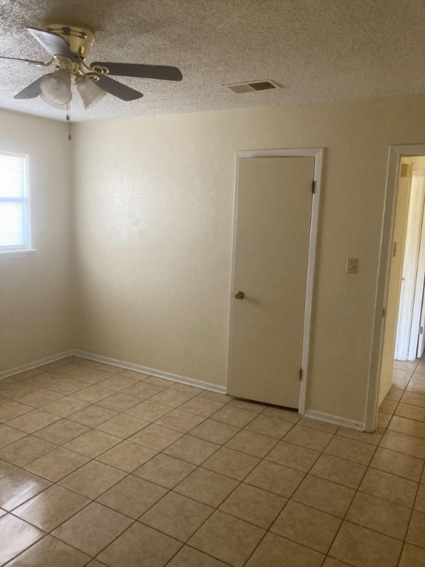 Building Photo - 505 Hackberry St