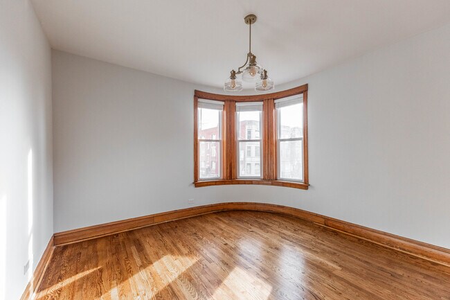 Building Photo - 2842 W Augusta Blvd