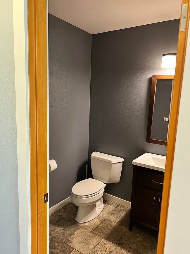 Building Photo - STUNNING CUSTOM HOME! IN STEILACOOM- MINUT...
