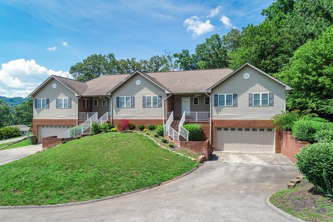 Building Photo - 710 Forest Dr