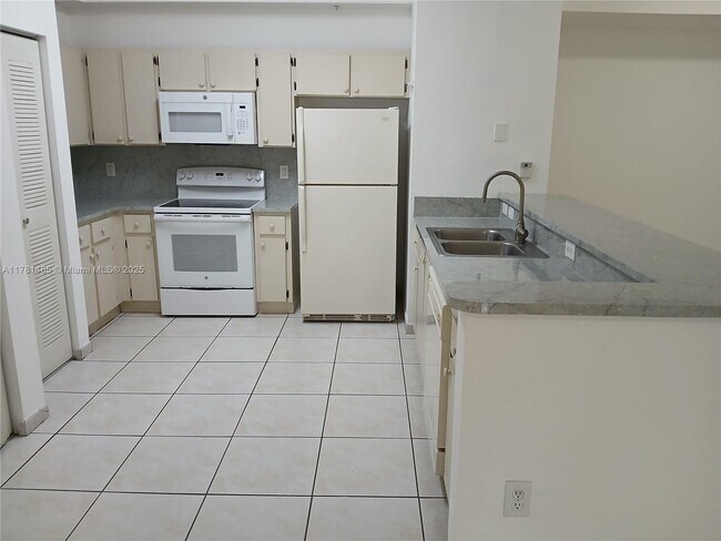 Foto del edificio - 7230 NW 114th Ave