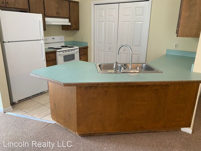 Building Photo - 3 br, 1.5 bath House - 377 Pinedale Cir*