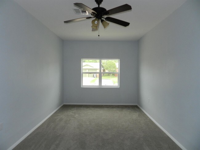 Foto del edificio - 6411 NW Compass Dr