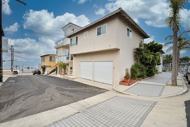 Building Photo - t232