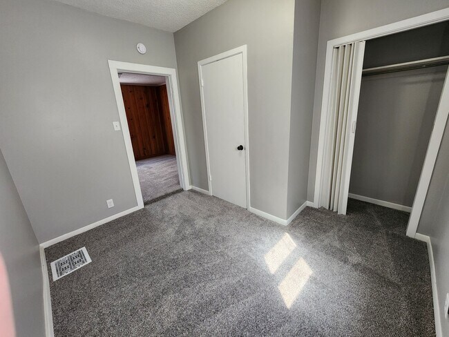 Foto del edificio - 1012 E 15th St