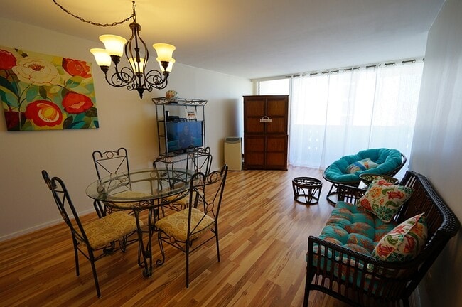 LIVING ROOM - 1624 Kanunu St Apartment