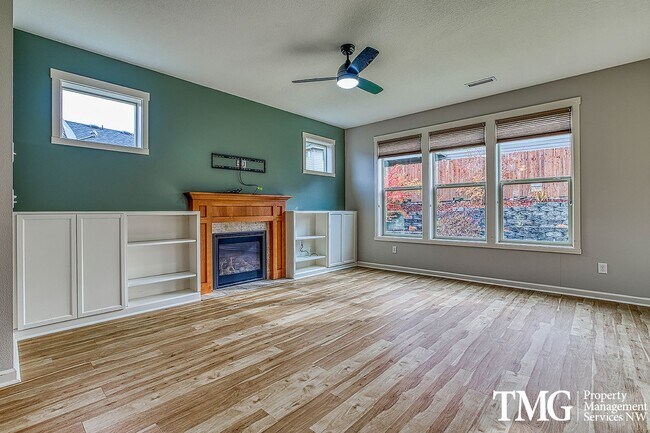 Foto del edificio - Spacious 4  BD Home with Modern Upgrades in Vancouver