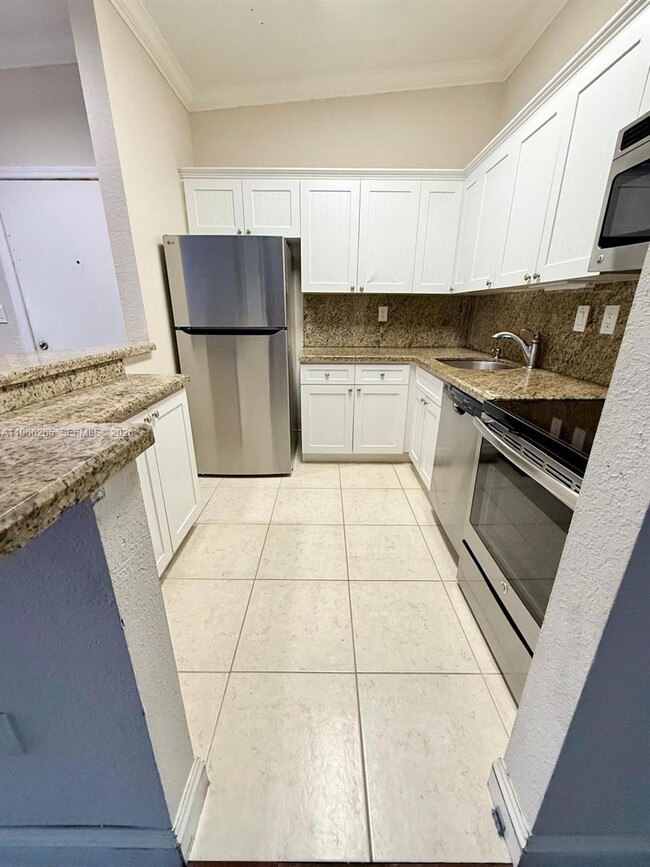 Building Photo - 801 NE 199th St