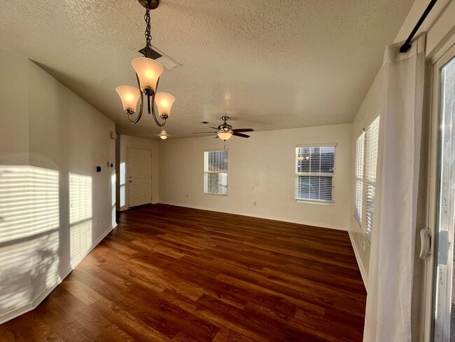 Foto del edificio - Coming Soon! Nice 3 Bedroom 2.5 Bathroom L...
