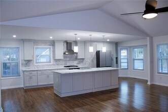 Building Photo - 1157 Mountain Springs Dr