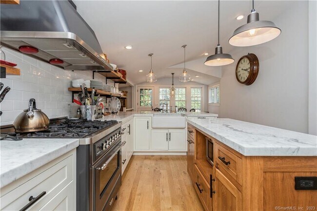 Foto del edificio - 96 Kings Hwy N