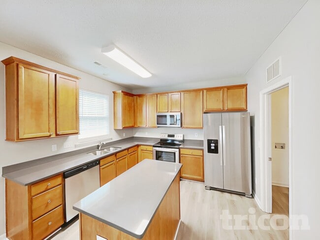 Building Photo - 6103 Glen Way Dr