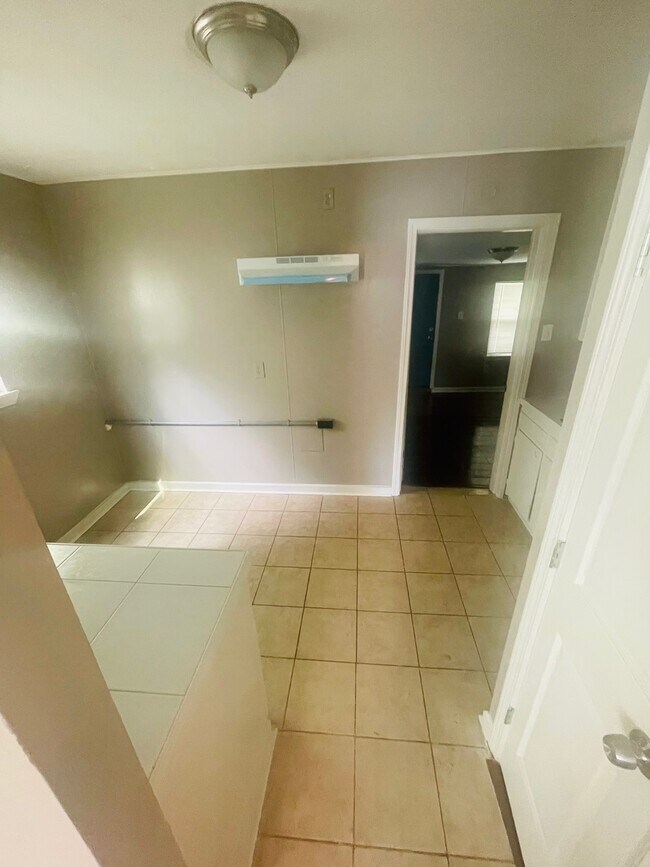 Kitchen - 5044 Enterprise St