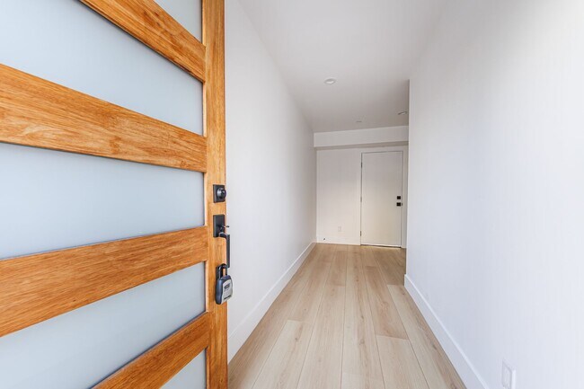 Building Photo - 13463 Beach Ave