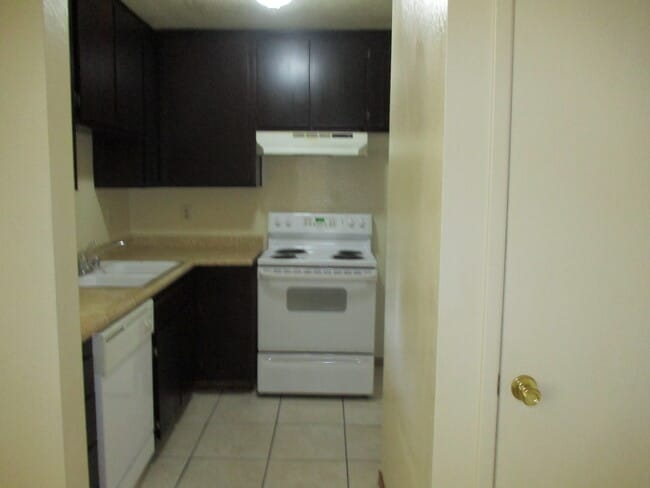 Kitchen 1 - 905 Civic Center Dr