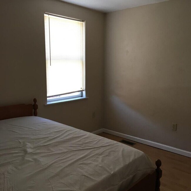 Foto del edificio - South Oakland 6 bedroom house