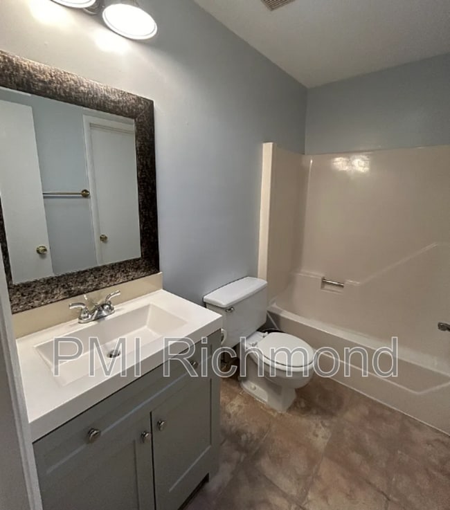 Building Photo - 10505 Queensway Ct