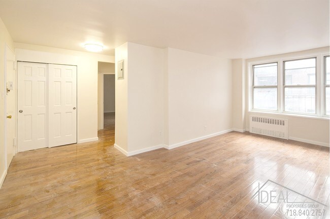 Foto del edificio - 483 Ocean Parkway #3HR