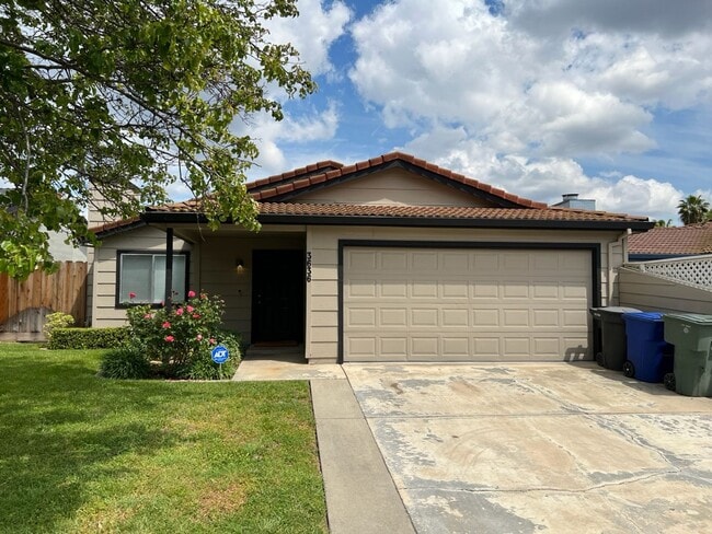 Building Photo - Two bedroom patio home located in NW Modesto!