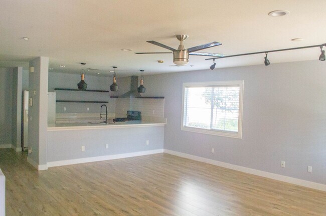 Foto del edificio - 25848 Iris Ave