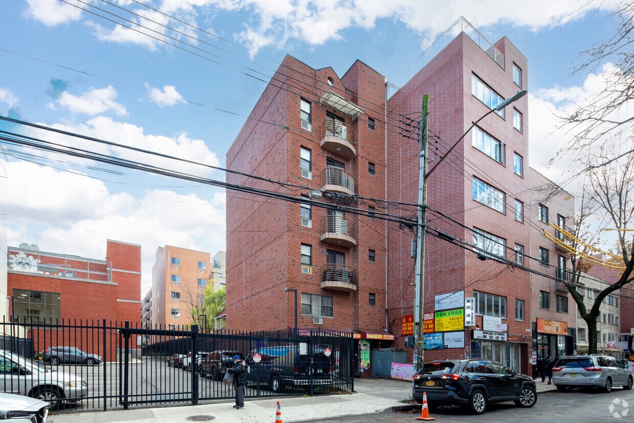 Primary Photo - 132-52 41st Ave