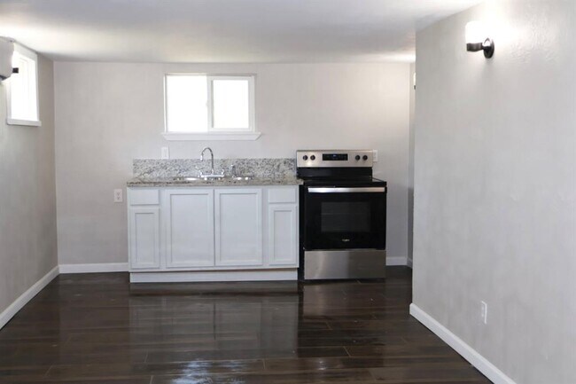 Foto del edificio - 7515 Bayway Dr