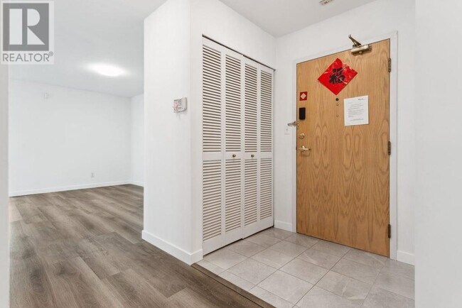 Photo du bâtiment - 7368-7368 Royal Oak Ave